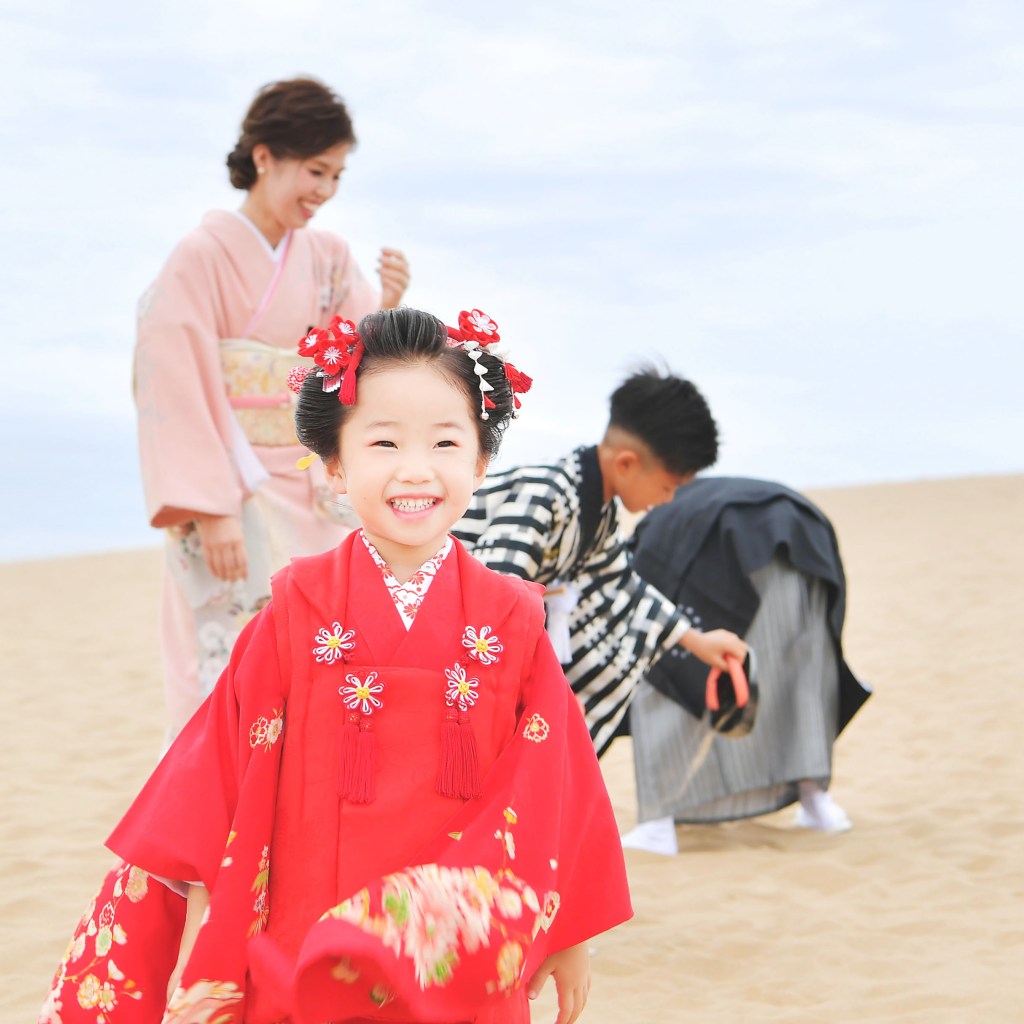 WAHAHA谷口写真事務所の鳥取でロケーション撮影する際に、家族の写真(お宮参り、七五三、マタニティ、バースディ、家族写真）をご案内するロケーション家族写真のジャンルの中の七五三写真撮影のご案内をしております