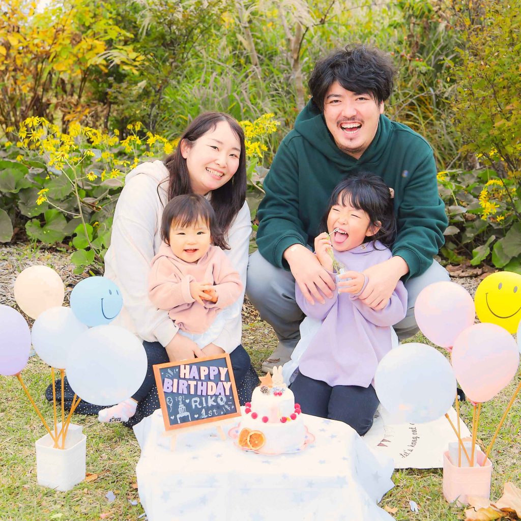 WAHAHA谷口写真事務所の鳥取でロケーション撮影する際に、家族の写真(お宮参り、七五三、マタニティ、バースディ、家族写真）をご案内するロケーション家族写真のジャンルの中の、ご家族のロケーション記念写真撮影をご案内してます